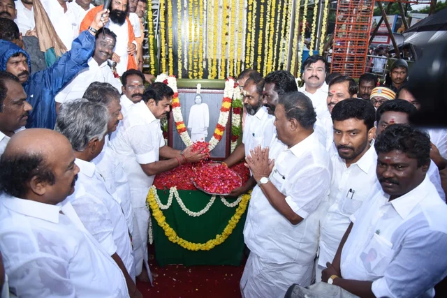 முதல்வர் மரியாதை