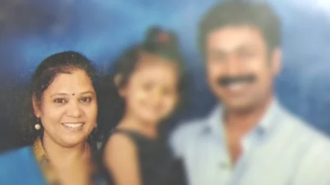ராகவி, குழந்தையுடன் சசிக்குமார்
