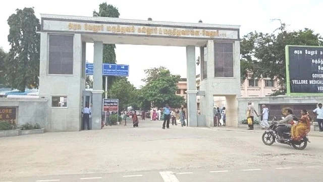 வேலூர் அடுக்கம்பாறை அரசு மருத்துவமனை