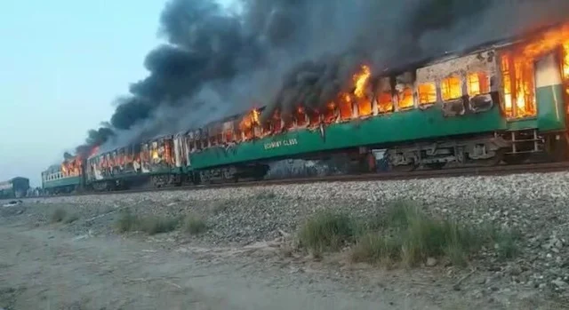 பாகிஸ்தான் ரயில் விபத்து