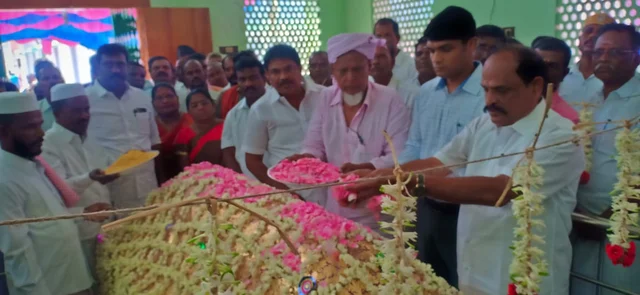 உமறுப்புலவர் மணி மண்டபத்தில் மரியாதை