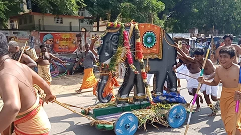 எறிபத்த நாயனாரின் பூக்குடலைத் திருவிழா
