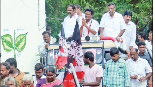 அ.தி.மு.க வேட்பாளரை ஆதரித்துப் பிரசாரம்