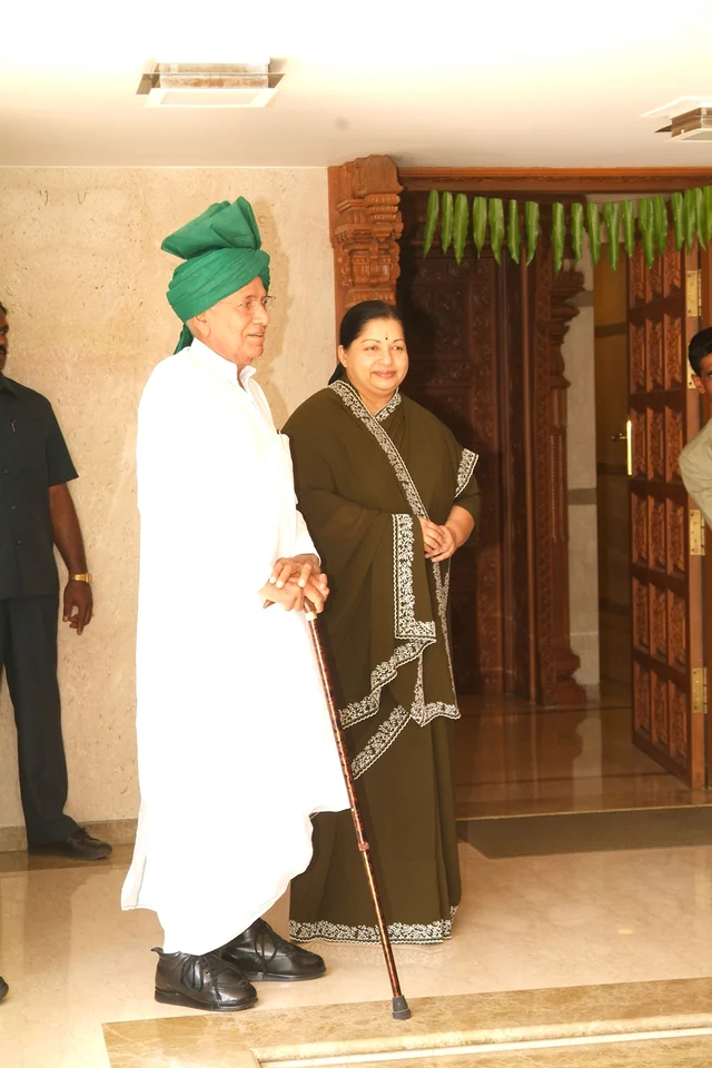 ஜெயலலிதா, செளதாலா.