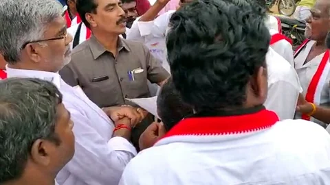 அமைச்சர் முற்றுகை