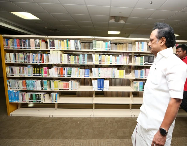 நூலகத்தில் ஸ்டாலின்