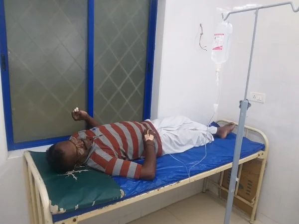 சிகிச்சைபெறும்
அ.தி.மு.க நிர்வாகி