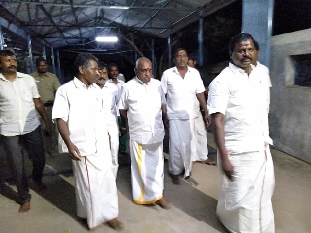 கோயிலில் பொன்.ராதகிருஷ்ணன்