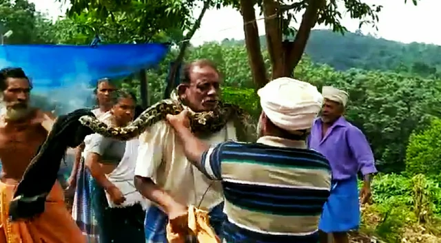 மலைப்பாம்பு பிடியில் புவனச்சந்திரன்