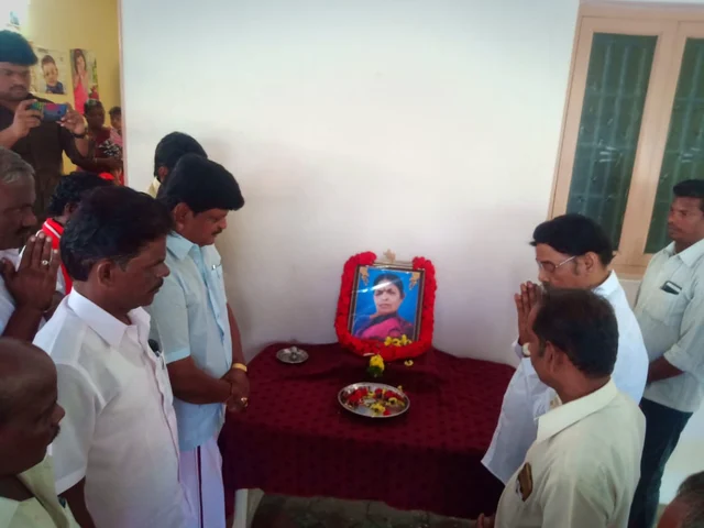 நன்னியூர் ராஜேந்திரன் வீட்டில் பாரிவேந்தர் எம்.பி