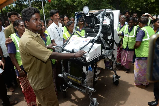 ரோபோ - மனிதக்கழிவு