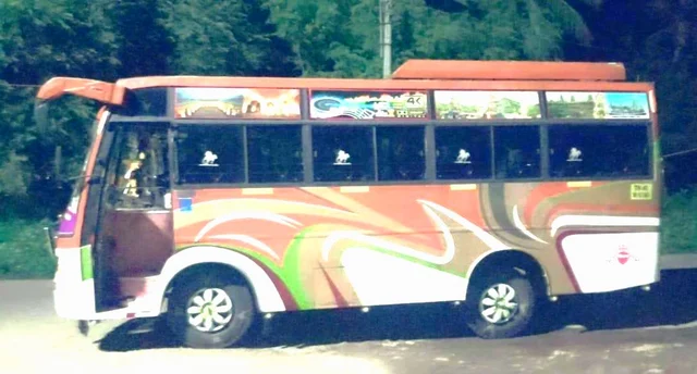 சொகுசு வேன்