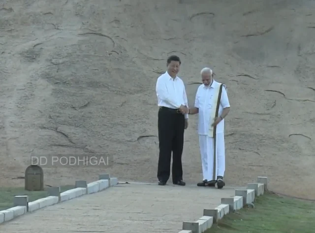 கைகுலுக்கிய தலைவர்கள்