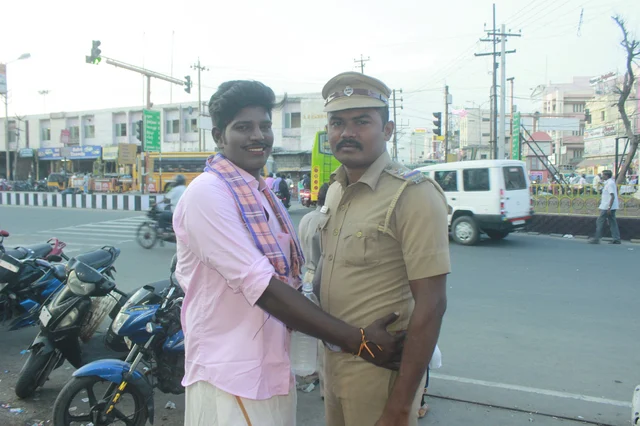 உதவி ஆய்வாளர் பிரபாகரனோடு பிரபு