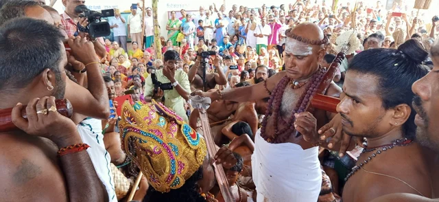 எறிபத்த நாயனாரின் பூக்குடலைத் திருவிழா
