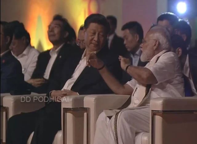 கலைகள் குறித்து விளக்கும் மோடி