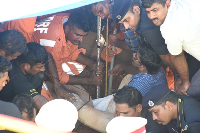 `90 அடியில் இருக்கும் குழந்தைக்கு ஆக்சிஜன் அனுப்பப்படுகிறது!'- விஜயபாஸ்கர் #prayforsurjeeth