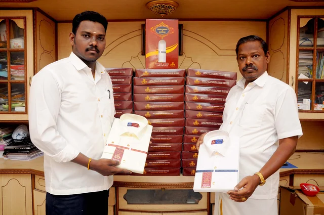 ஐம்பொன் பட்டன் சட்டைகள்