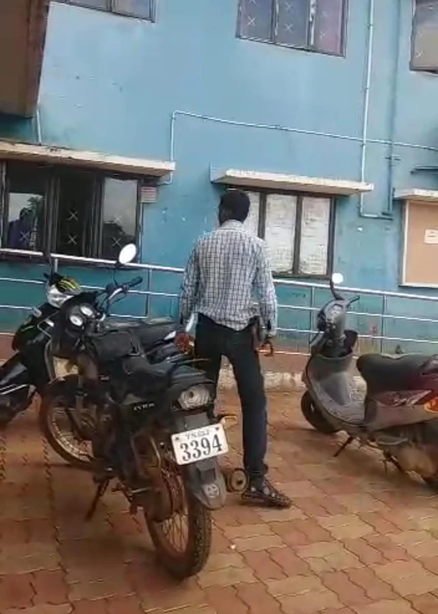 மிரட்டல் போலீஸ்