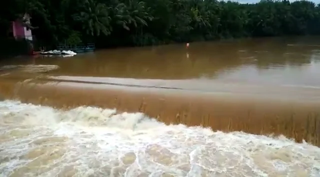 ஆற்றில் வெள்ளபெருக்கு