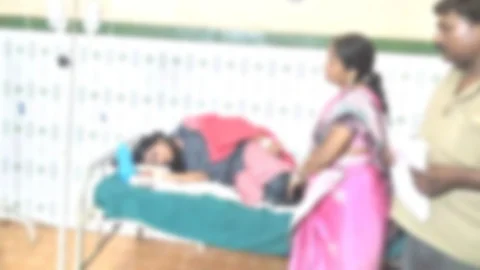 மருத்துவமனையில் அனுமதிக்கப்பட்டுள்ள மாணவி