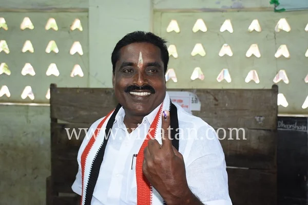 அ.தி.மு.க வேட்பாளர் நாராயணன்