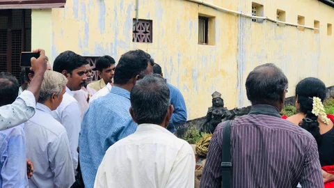 வெண்கல சிலை