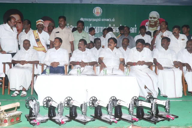 மேடையில் செல்லூர் ராஜு