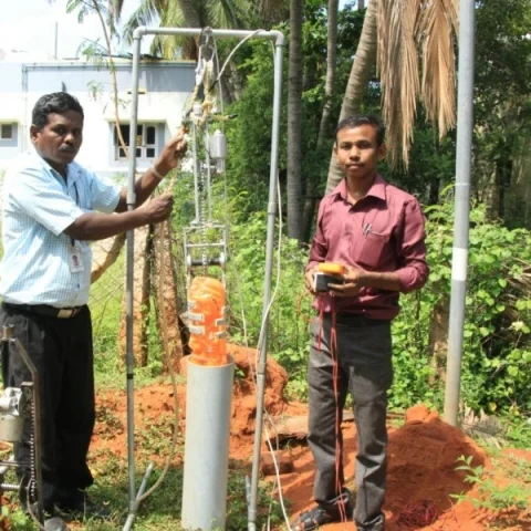 'போர்வெல் மீட்புக் கருவி'யுடன் மணிகண்டன்