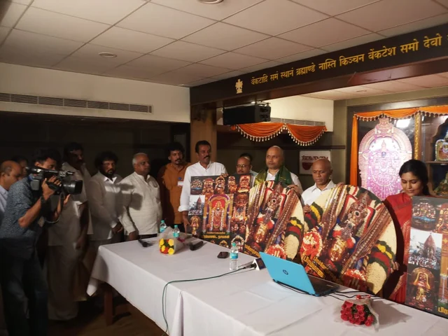 பெருமாள் பாடல் சிடி வெளியிடும் விழாவில் சேகர்ரெட்டி
