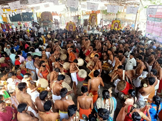 எறிபத்த நாயனாரின் பூக்குடலைத் திருவிழா