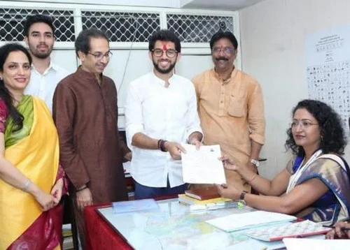 வேட்புமனுத்தாக்கல் செய்த ஆதித்யா தாக்கரே