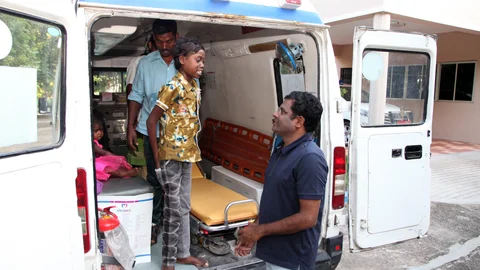 கோவிந்தராஜுடன் கலெக்டர் கந்தசாமி