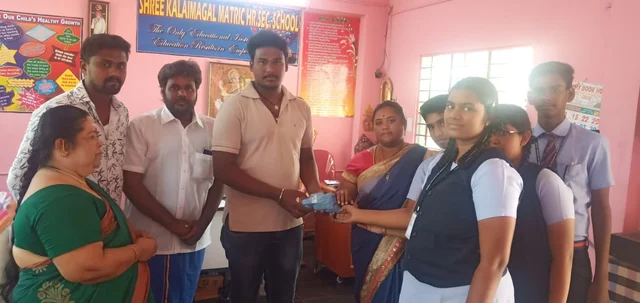 தனியார் பள்ளி மாணவர்கள் உதவி