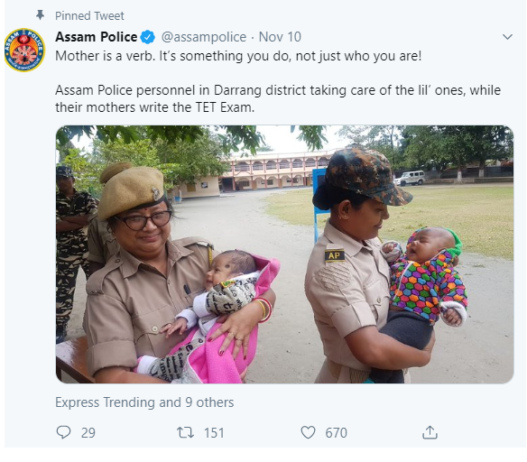 குழந்தைகளை அரவணைத்த பெண் காவலர்கள்