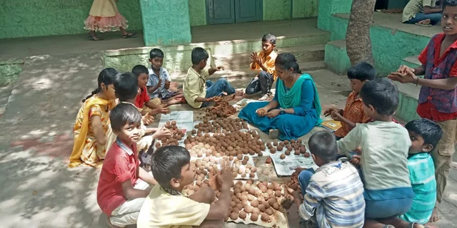 விதைப் பந்து போட்டி