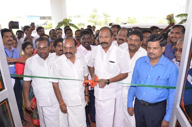 திறப்பு விழாவில் அமைச்சர்கள்