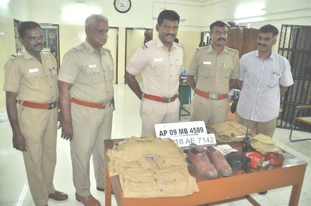 குற்றவாளிகளைக் கைதுசெய்த வேலூர் வடக்குக் காவல்துறையினர்...