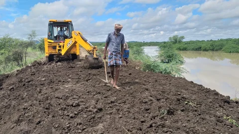 கண்மாய் கரை பலப்படுத்தும் பணி