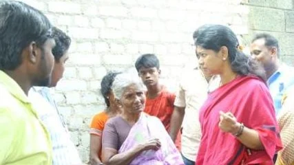 களத்தில் கனிமொழி