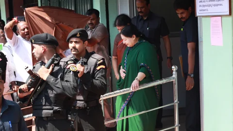 கறுப்புப் பூனை பாதுகாப்பில் ஜெயலலிதா