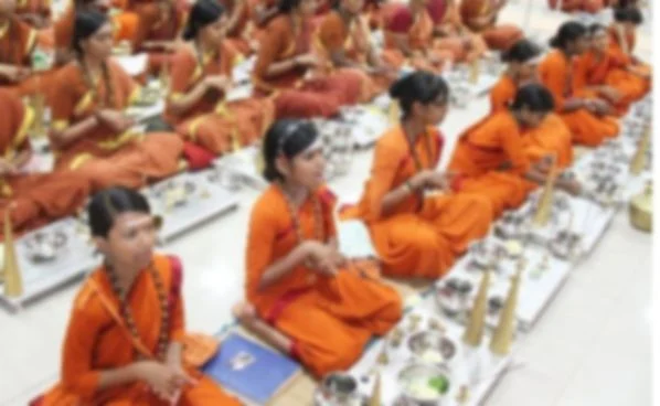 பிடதியில் பெண் குழந்தைகளுக்குப் பயிற்சி
