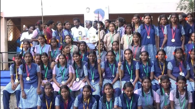 பரிசு பெற்ற மாணவிகள்
