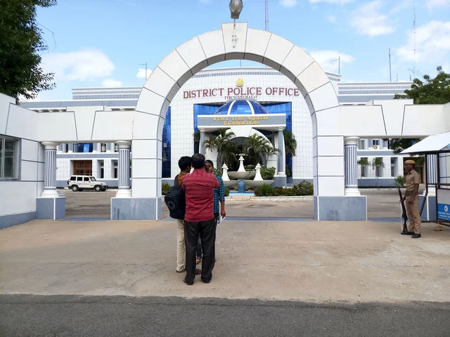 எஸ்.பி ஆபிஸ்