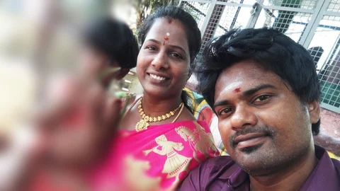கணவருடன் செவிலியர், மகள்