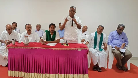 ஆலோசனைக் கூட்டத்தில் உயர்மின் கோபுர விவசாயிகள்