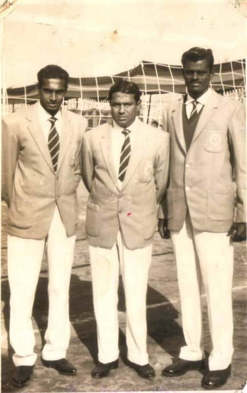 பழனிச்சாமி நண்பர்களுடன்
