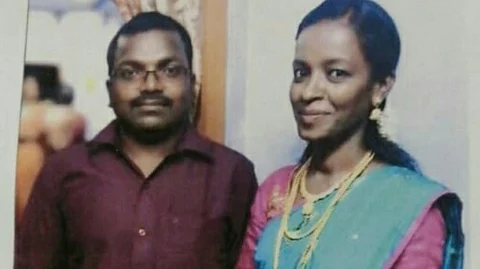 இரண்டாவது மனைவி ஷகிலாவுடன் தங்க பென்சன்