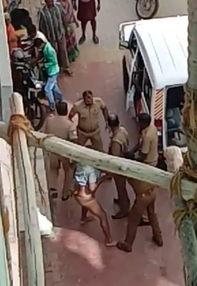 போலீஸார்