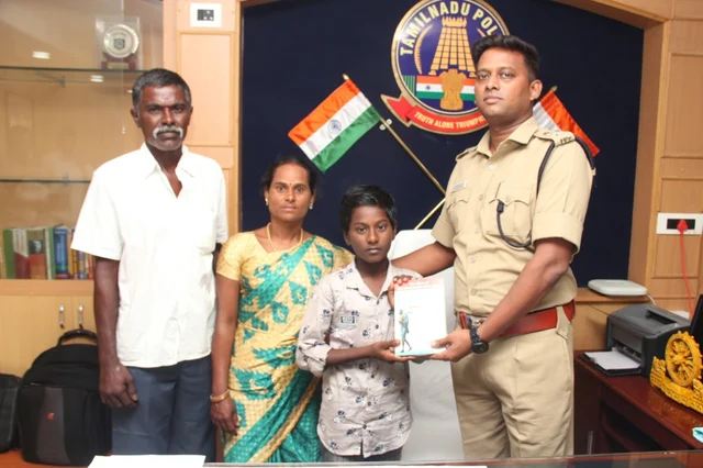 சிறுவன் வடிவேலனுக்குப் பாராட்டு